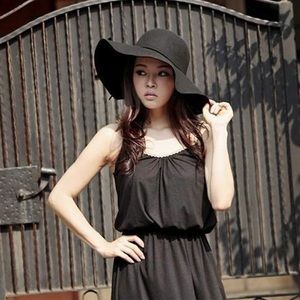 Wide brim floppy hat